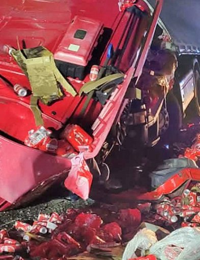 Na ''siódemce'' ciężarówka uderzyła w bariery-25575