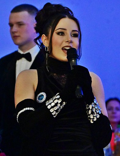 Niech żyje bal! Studniówka licealistów z ''Płockiej'' [ZDJĘCIA]