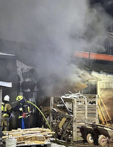 Pożar kotłowni przy stolarni. Akcja gaśnicza trwała ponad dwie godziny