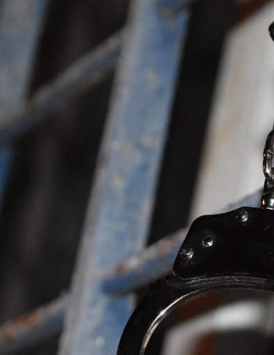 Poszukiwany zatrzymany, a jego siostra z zarzutami - szarpała policjanta