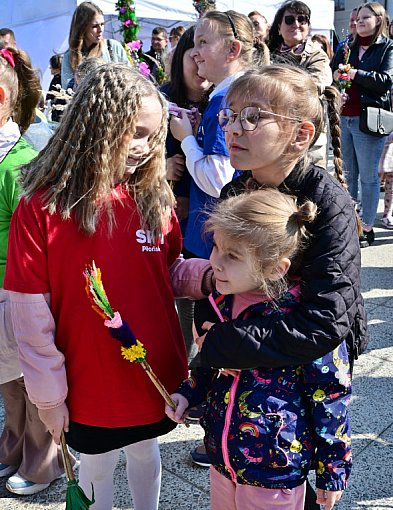 6,36! - wybrano najwyższą palmę wielkanocną. Świąteczne spotkanie w rynku [FOTO]