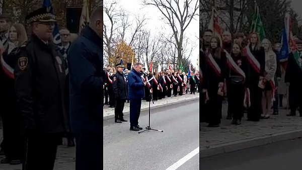 Burmistrz Andrzej Pietrasik podczas niepodległościowych uroczystości w Płońsku
