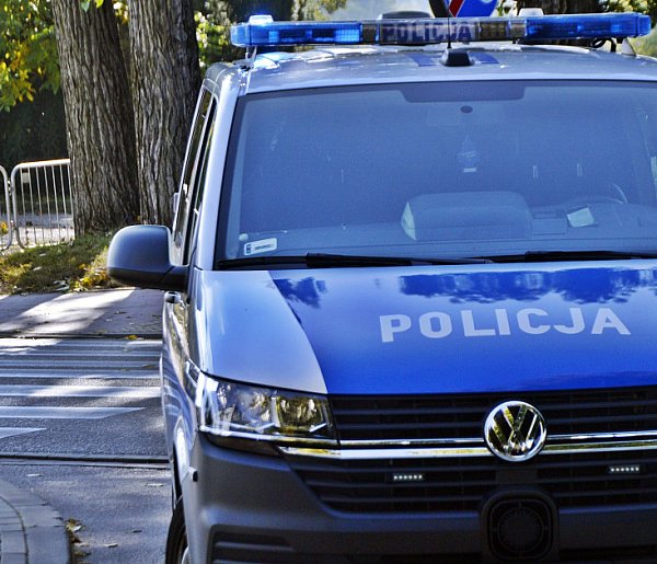 Agresywny płońszczanin obraził funkcjonariuszy przy komendzie policji -24203