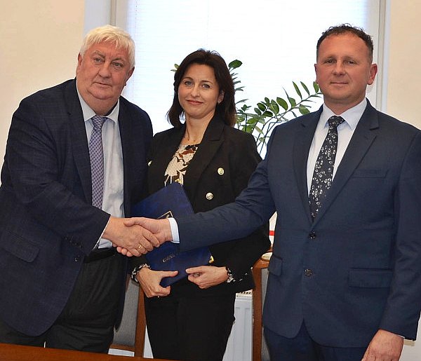 Siedlińska inwestycja w dzieci i młodzież - umowa z wykonawcą podpisana-24917