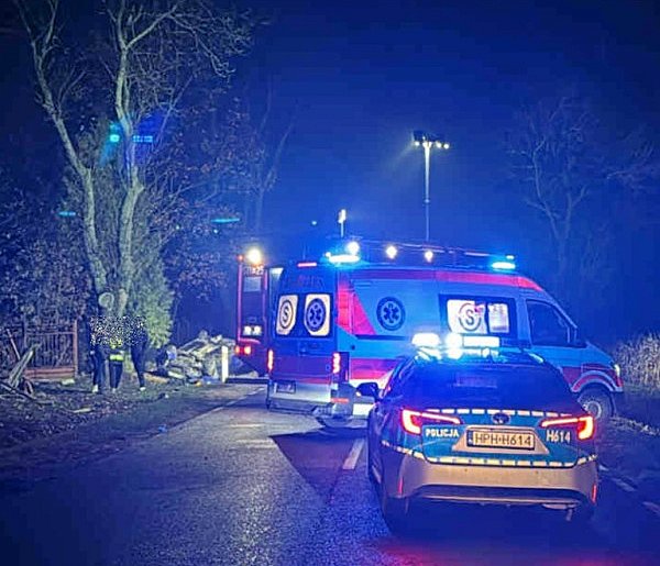32-latek stracił panowanie nad skodą. W ciężkim stanie trafił do szpitala-24941