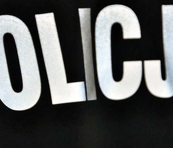 Presja, pośpiech i fałszywy mundur. 50-latka straciła ponad 10 tys. zł!-25094