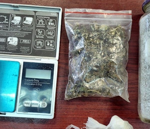 Policja o nietypowych schowkach na narkotyki w domu u 38-letniego mężczyzny-25155