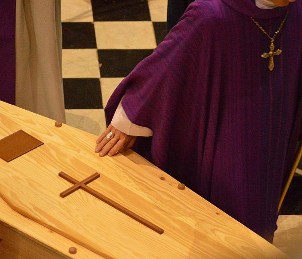 Rewolucja w pochówkach coraz bliżej. Tego w Polsce jeszcze nie było-25399