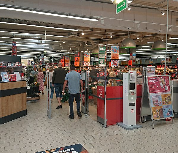 Pracownicy popularnej sieci mają dość. W południe zatrzymają pracę-25404