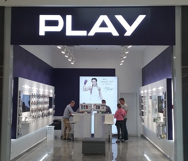 Potężna kara dla Play. Sieć ma zwrócić klientom pobrane środki-25421