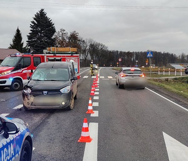 Poważny wypadek na drodze krajowej nr 62. Poszkodowana kobieta reanimowana-25449