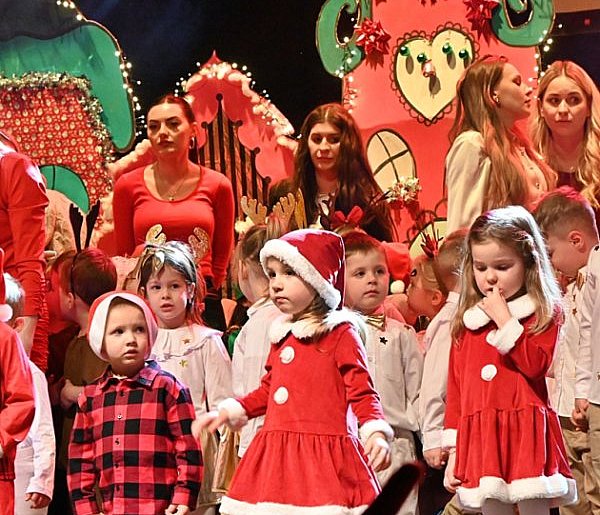 Mali Giganci z Grinchem w krainie świątecznych cudów [FOTO-VIDEO]-25530