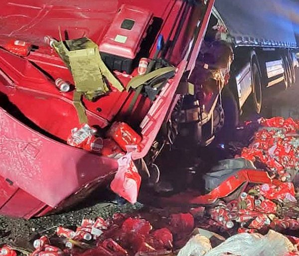 Na ''siódemce'' ciężarówka uderzyła w bariery-25575