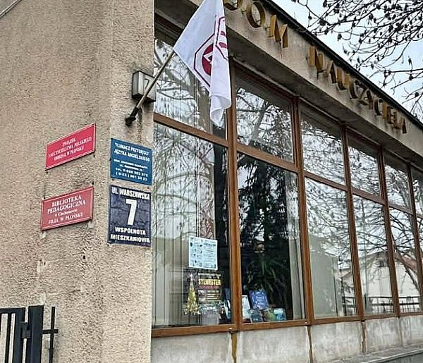 Przy Warszawskiej 7 specjalna technika dekoracyjna - 25693