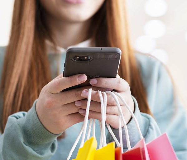 Zalando i Temu podpadły urzędowi. Klienci byli wprowadzani w błąd-25880