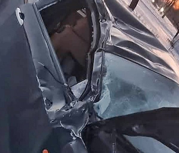 35-latek stracił panowanie nad autem. Samochód uderzył w drzewo-26011