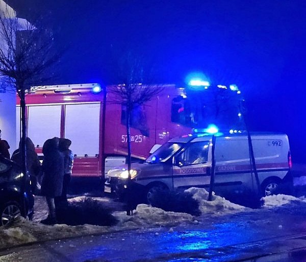 Płońsk: Samochodem w budynek i skrzynkę gazową!