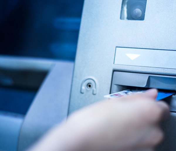 Sieć zmienia limity wypłat w bankomatach. Nowe zasady od marca