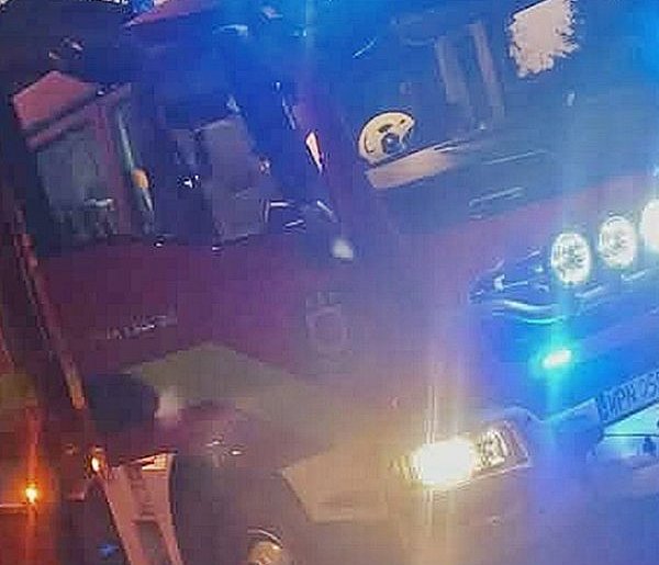 W samej bieliźnie drogą krajową nr 50... Służby postawione na nogi