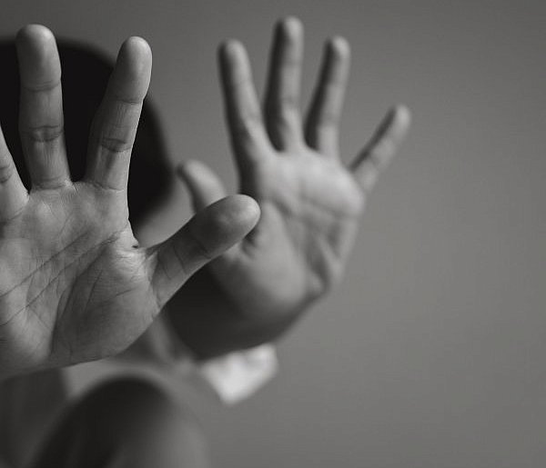 Płońsk: 42-latek stosował przemoc wobec matki. Kobieta trafiła do szpitala