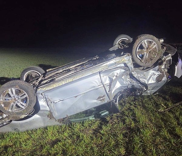 Na drodze krajowej nr 62 volkswagen uderzył w drzewo. 19-letni kierowca w szpitalu