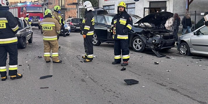 Policja o kraksie na Armii Krajowej, radna o progach zwalniających na tej ulicy
