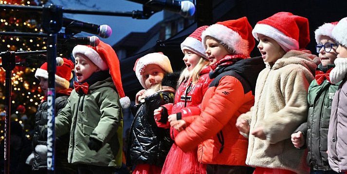 Iście świąteczna atmosfera w płońskim rynku [ZDJĘCIA]