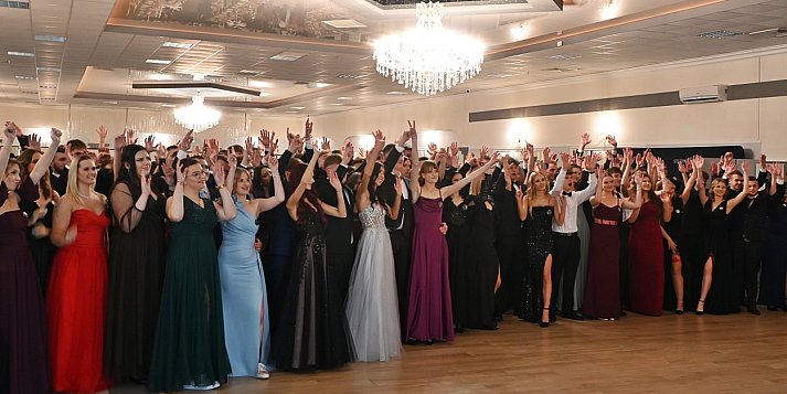 Studniówki czas! Bal Zespołu Szkół nr 1 w Płońsku na zdjęciach