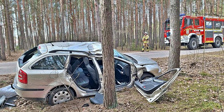 Poważny wypadek w gminie Joniec. Dwie osoby trafiły do szpitala, stan jednej z nich ciężki