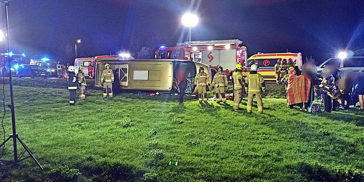 Nocny wypadek w gminie Baboszewo. Sześć kobiet rannych. Lądował śmigłowiec LPR