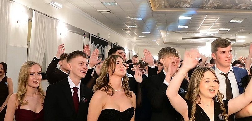 Nagrania ze studniówki maturzystów z ZS nr 2 w Płońsku