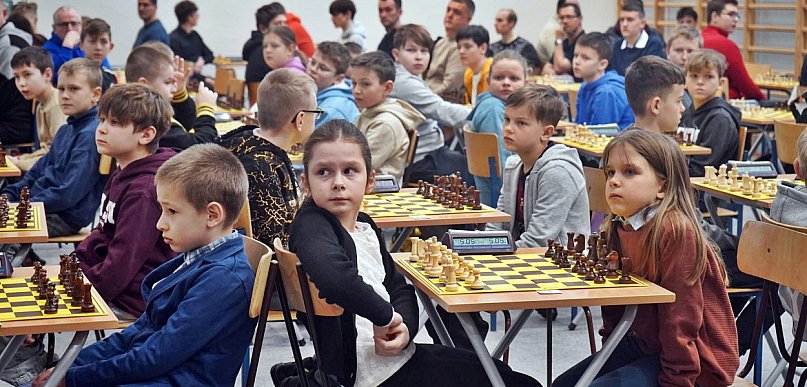 Pasjonaci szachów rywalizowali w powiatowym turnieju