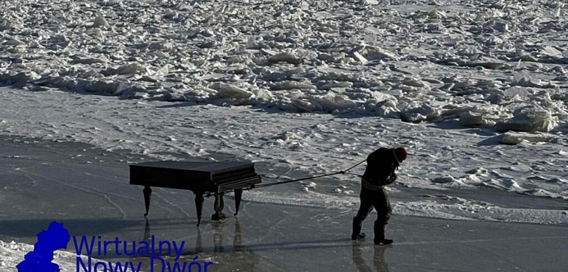 Przejażdżka rowerem i fortepianowy 'koncert' na oblodzonej Wiśle...