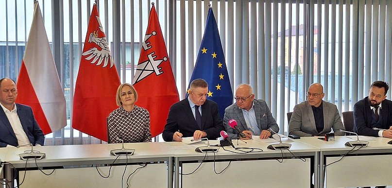 Zduńska 2 i 4 oraz Plac 15 Sierpnia 5 wraz z podwórkami zyskają nowy wygląd