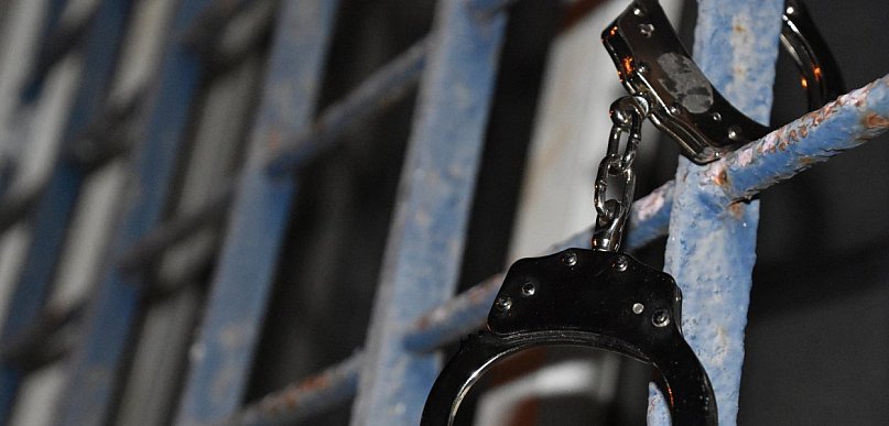 Poszukiwany zatrzymany, a jego siostra z zarzutami - szarpała policjanta