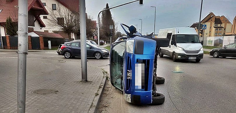 Trzy samochody zderzyły się na skrzyżowaniu w Płońsku. Co ustalili policjanci?