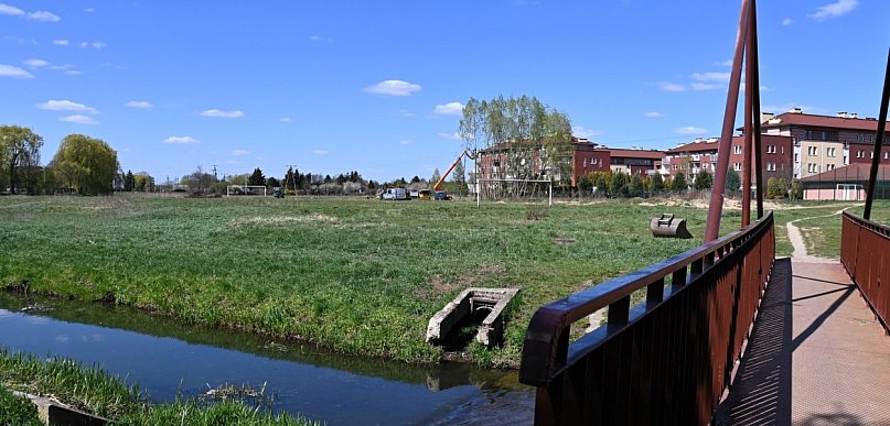 Piłkarskie boisko i obiekt rozgrzewkowy