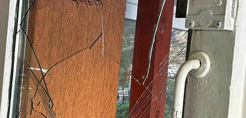 Pijany 29-latek wybił szybę w lokalu i obnażył się przed pracownikami restauracji
