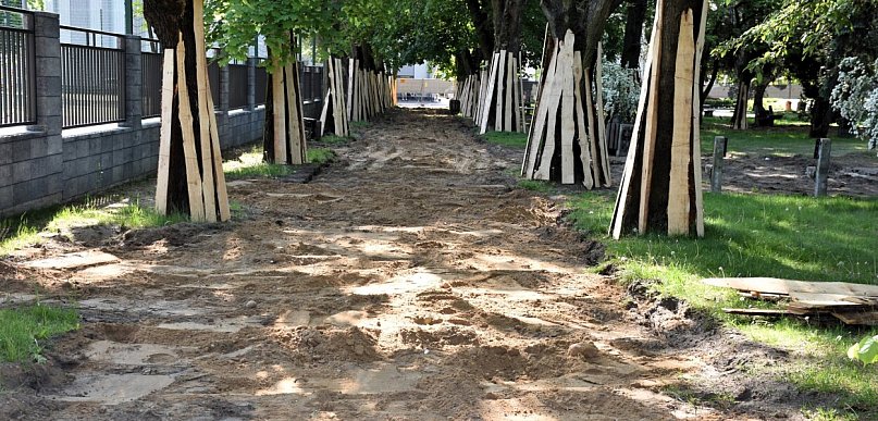 Trwa przebudowa parku w centrum Płońska