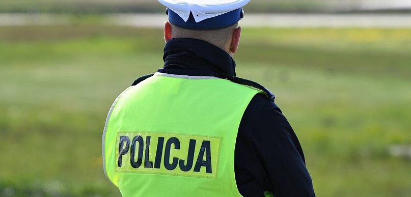 Pijany 23-latek spowodował kolizję trzech aut w Szerominku