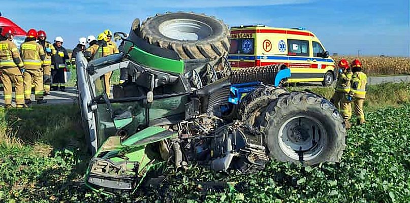 Ciągnik zjechał do przydrożnego rowu i przewrócił się. Tylko kto kierował? - 24684
