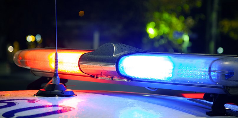 Jechał bez świateł myśląc, że zniknie w mroku - ucieczka przed policją - 25431