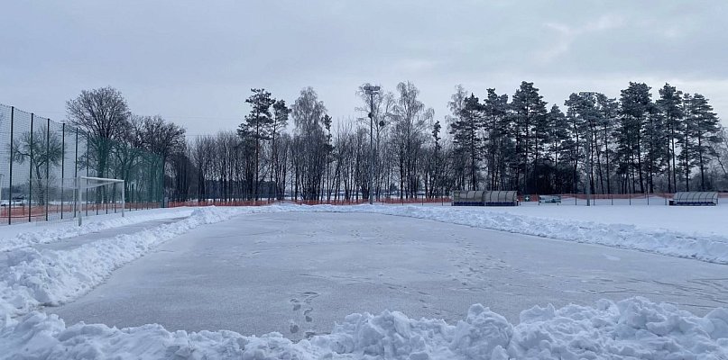 Na ferie zamiast boiska naturalne lodowisko - 25867