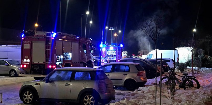 Pożar opla przy ''Wyklętych''. Uszkodzone inne samochody - 25942