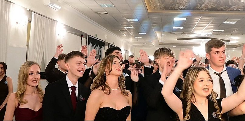 Nagrania ze studniówki maturzystów z ZS nr 2 w Płońsku