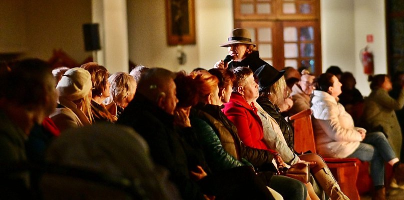 ''Miłość wymaga ofiary'' - koncert pasyjny Haliny Frąckowiak w Płońsku