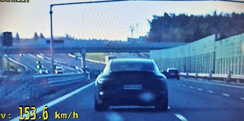 153 km/h na „siódemce”. Kierowca porsche bez uprawnień i z recydywą