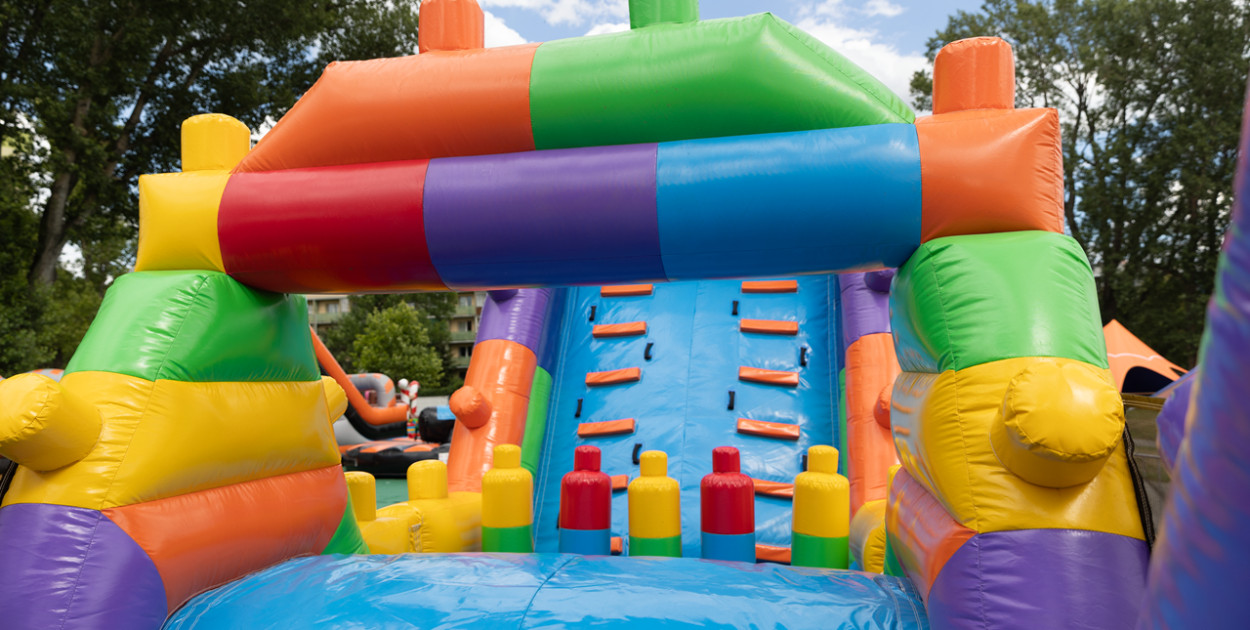 Dmuchane zamki dla dzieci od polskiego producenta na lato 2025