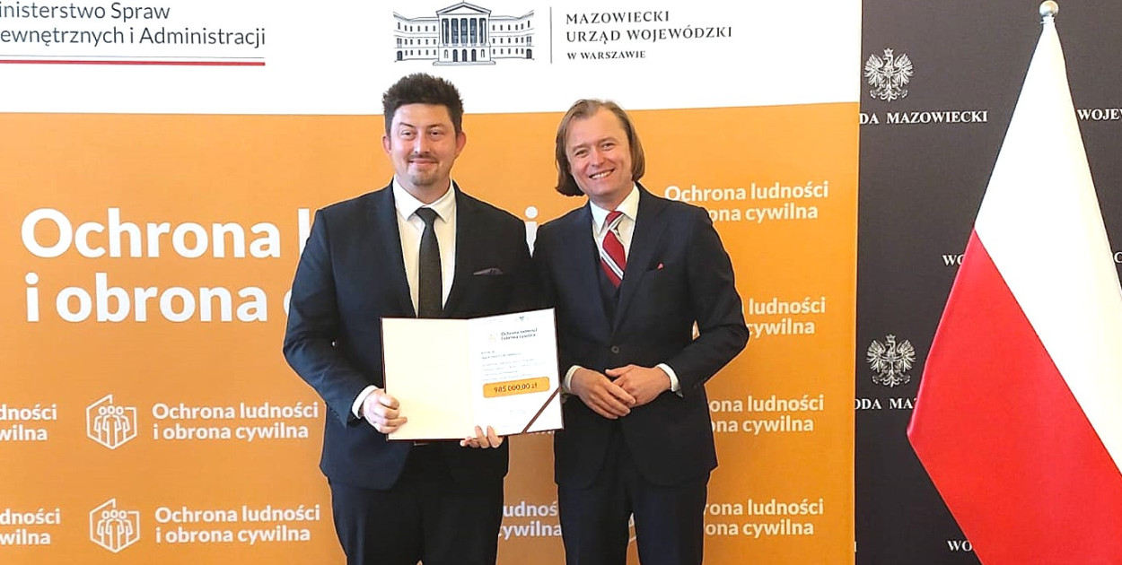 Starosta Artur Adamski i wojewoda mazowiecki Mariusz Frankowski [fot.: zbiory starostwa]