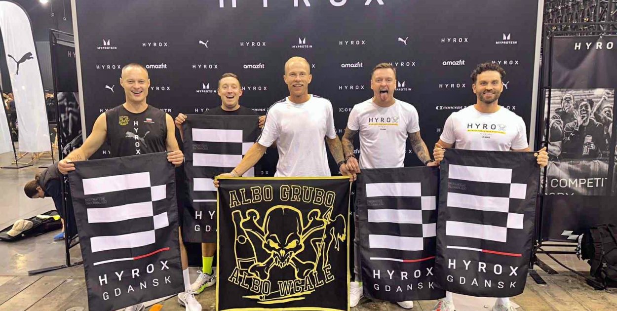 Stoją od lewej: Paweł Bratkowski, Łukasz Kuśmierczak, Kamil Kuszmider, Hubert Kalman i Maciej Zalewski [fot.: zbiory prywatne]